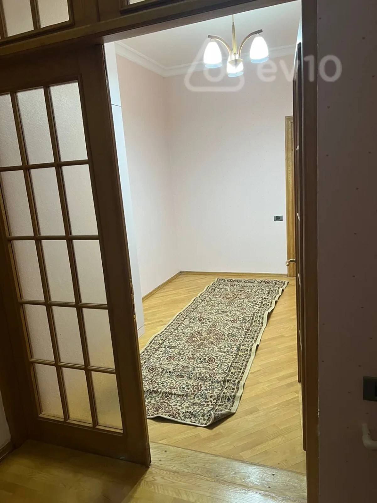 Kirayə verilir 3 otaqlı köhnə tikili 90 m²