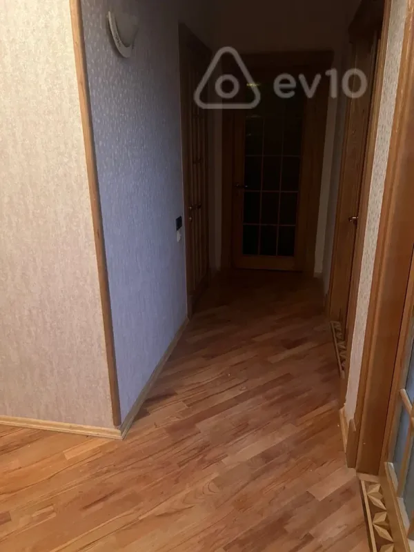 Kirayə verilir 3 otaqlı köhnə tikili 90 m²