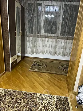 Kirayə verilir 3 otaqlı köhnə tikili 90 m²