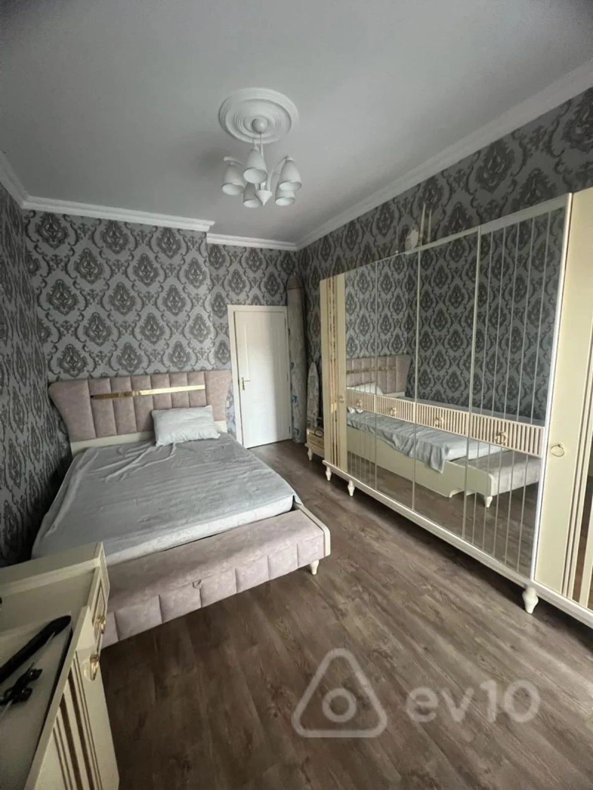 Satılır 2 otaqlı yeni tikili 75 m²