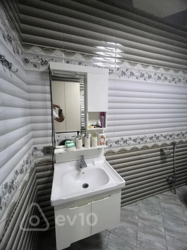 Satılır 2 otaqlı yeni tikili 75 m²