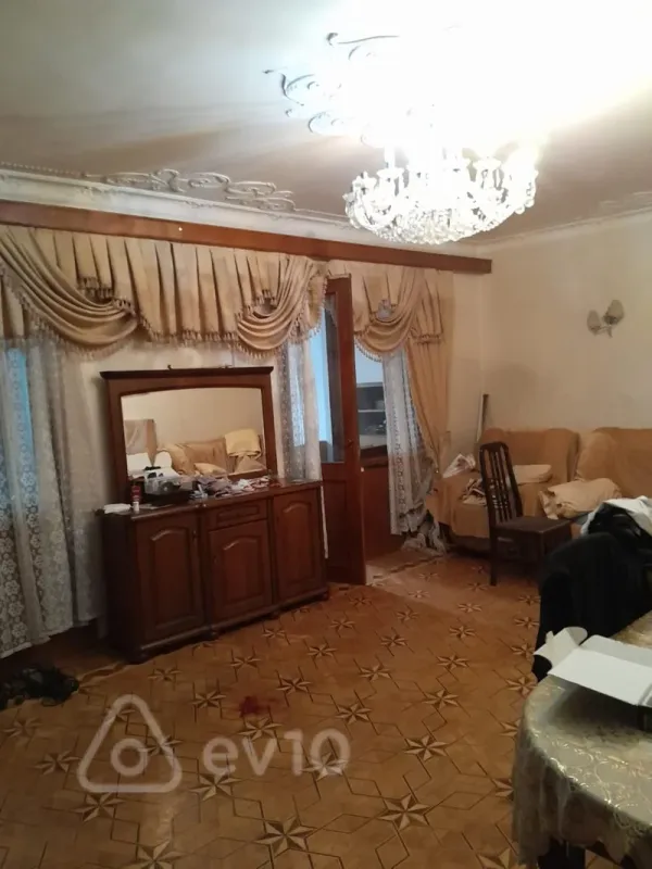 Satılır 5 otaqlı köhnə tikili 100 m²