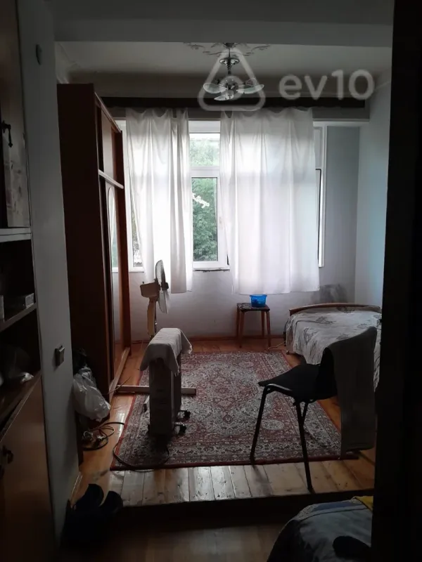 Satılır 5 otaqlı köhnə tikili 100 m²