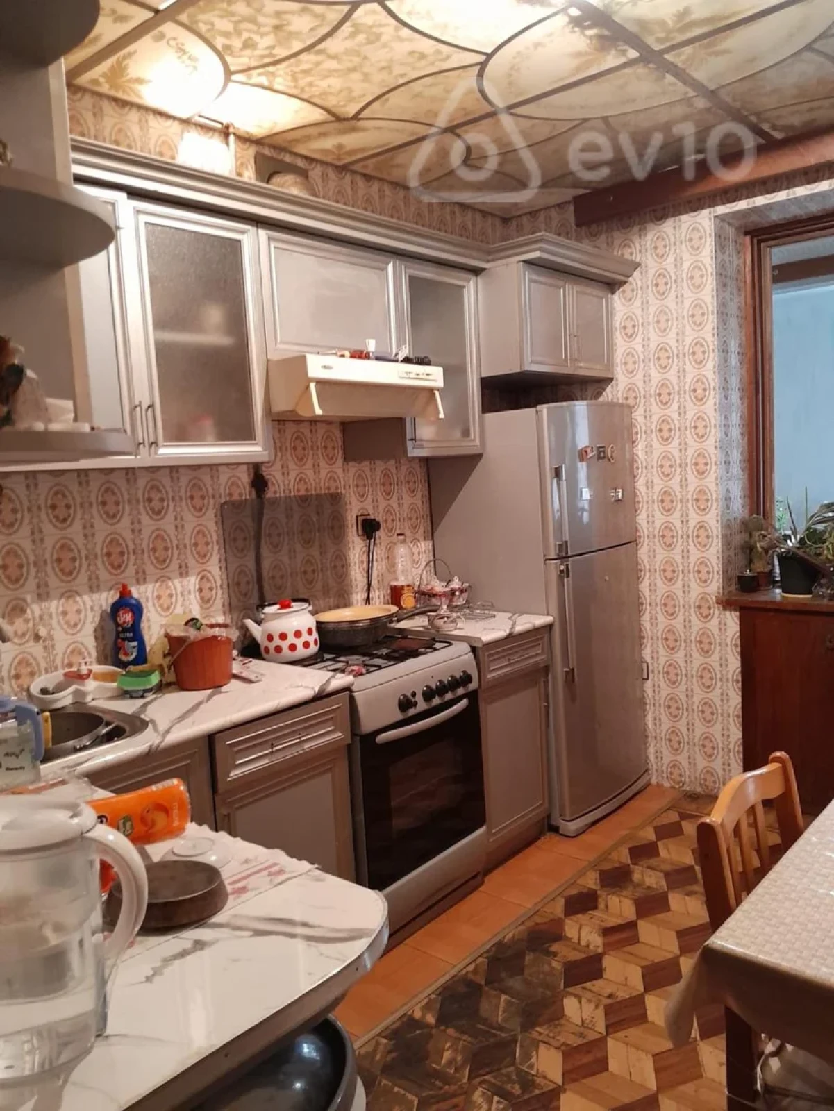 Satılır 5 otaqlı köhnə tikili 100 m²