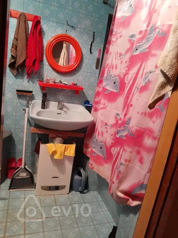 Satılır 5 otaqlı köhnə tikili 100 m²