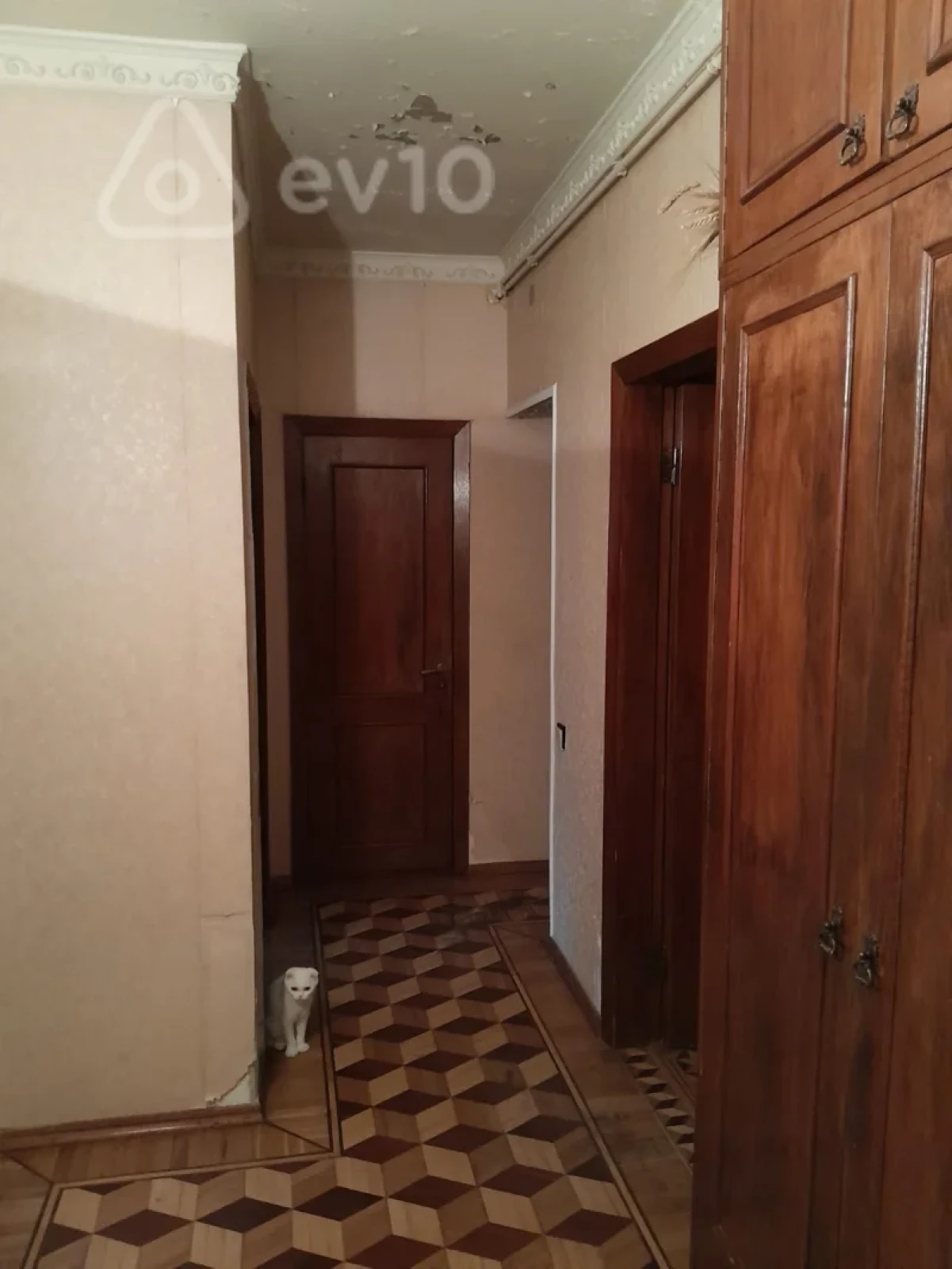 Satılır 5 otaqlı köhnə tikili 100 m²