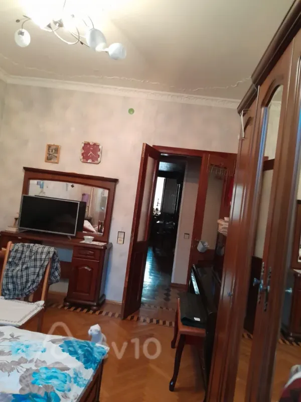 Satılır 5 otaqlı köhnə tikili 100 m²