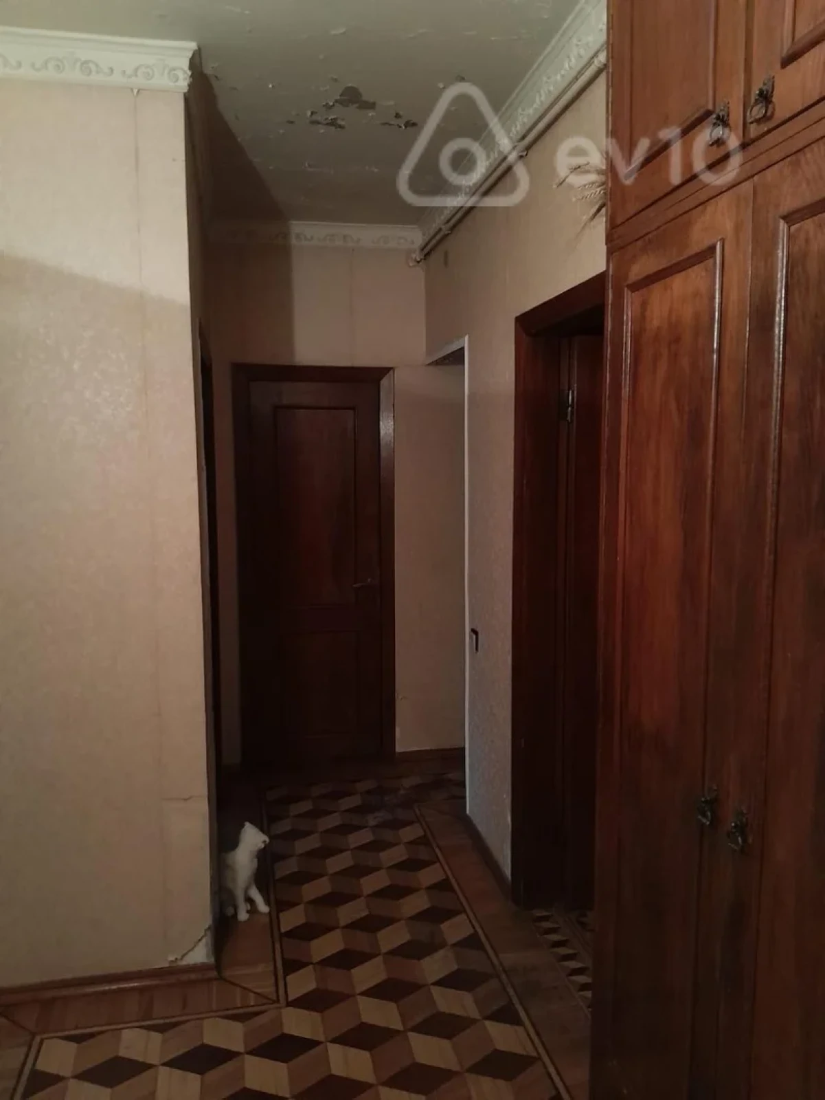 Satılır 5 otaqlı köhnə tikili 100 m²