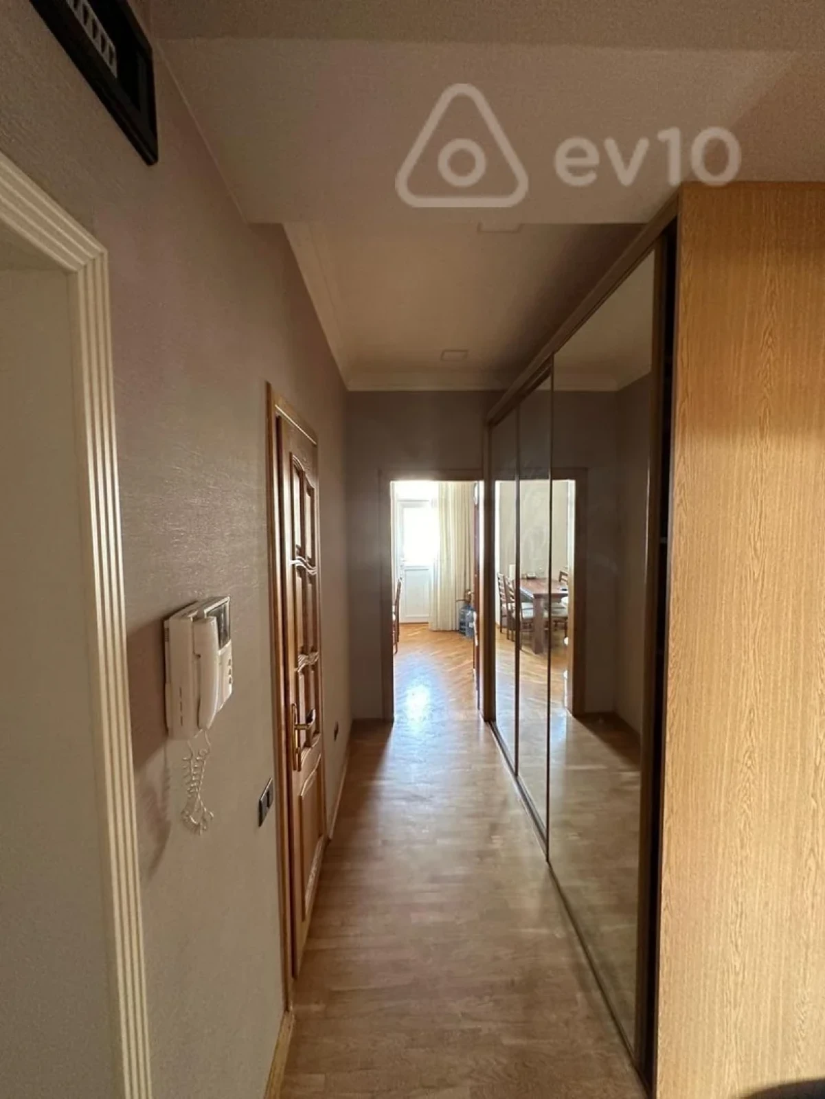 Kirayə verilir 4 otaqlı köhnə tikili 120 m²