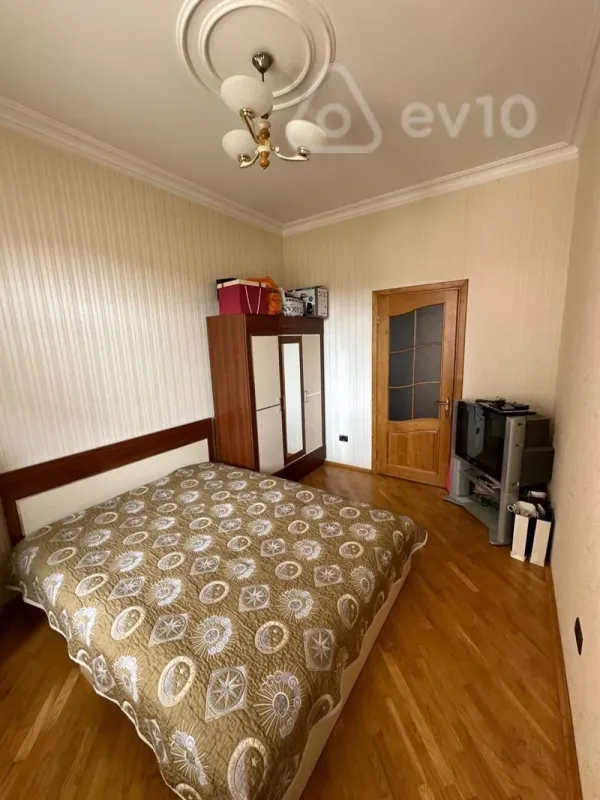 Kirayə verilir 4 otaqlı köhnə tikili 120 m²