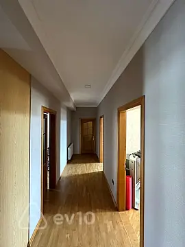 Kirayə verilir 4 otaqlı köhnə tikili 120 m²