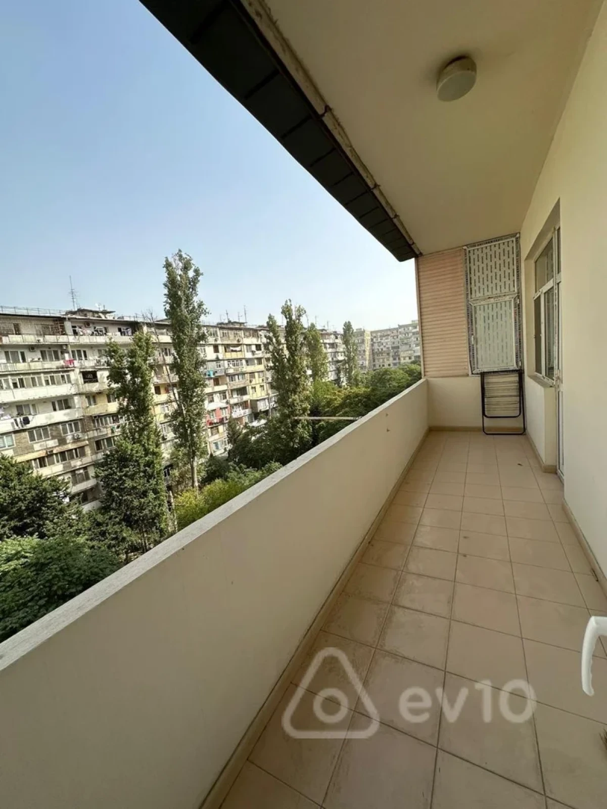 Kirayə verilir 4 otaqlı köhnə tikili 120 m²