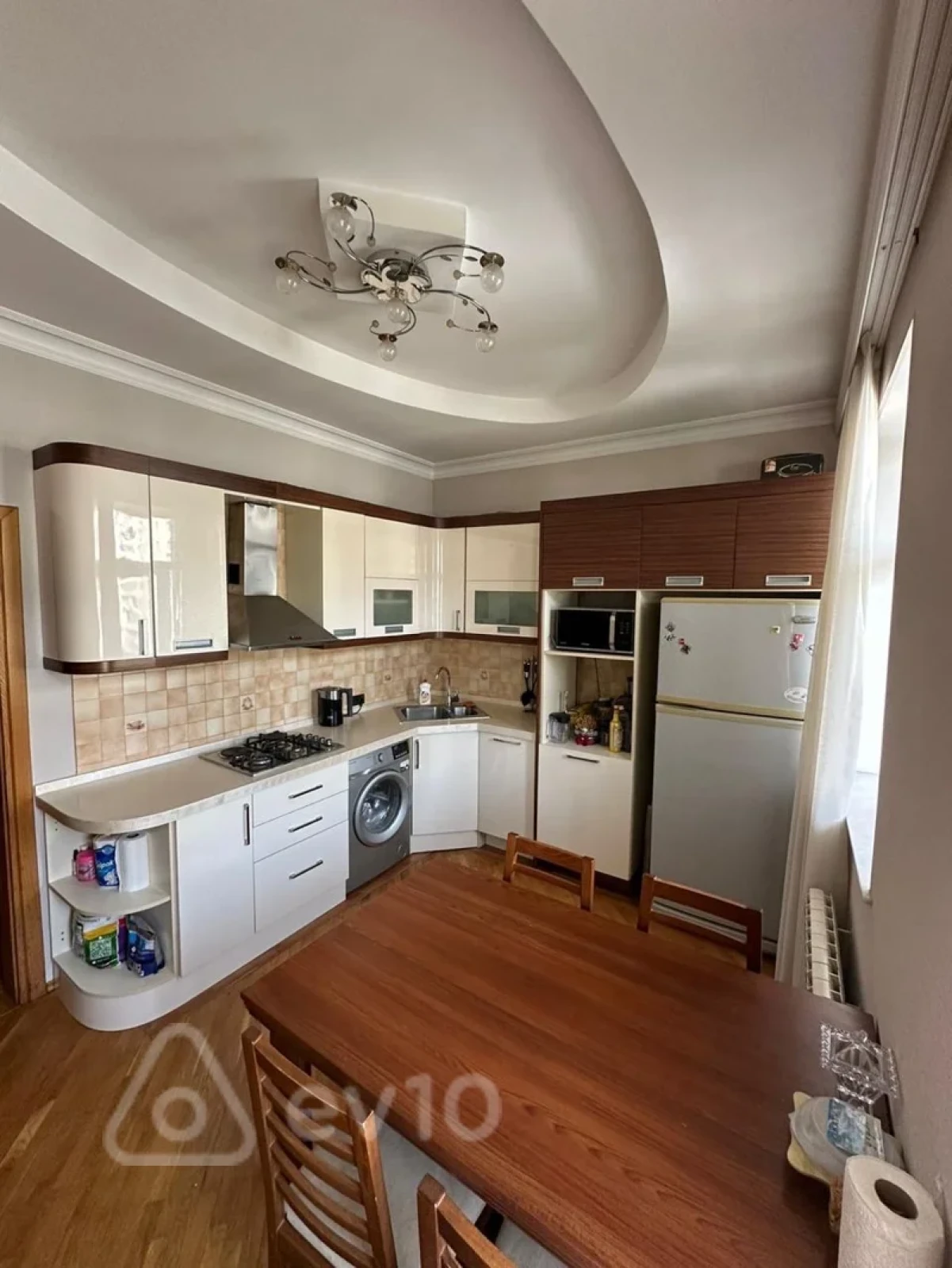 Kirayə verilir 4 otaqlı köhnə tikili 120 m²