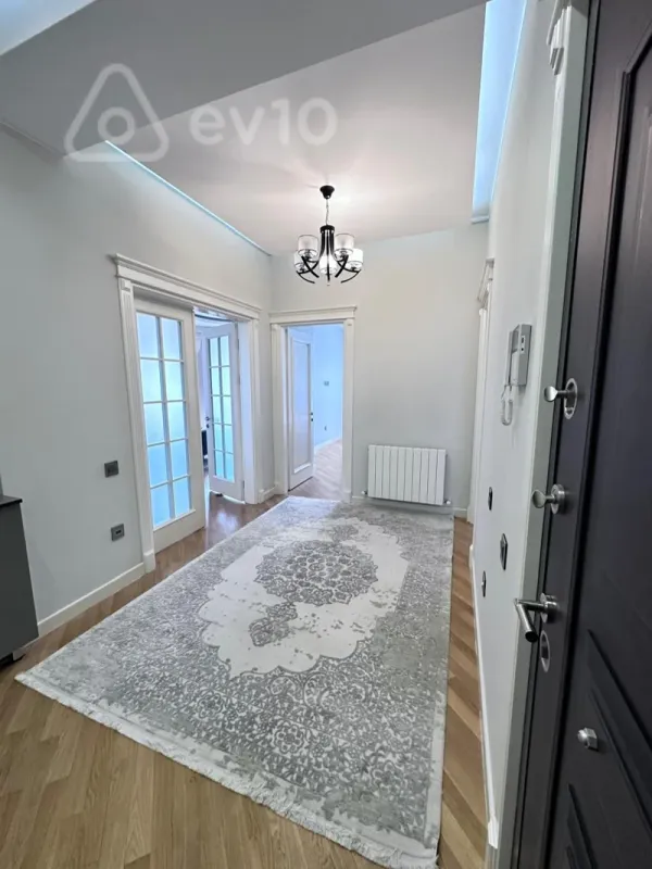 Satılır 3 otaqlı yeni tikili 110 m²