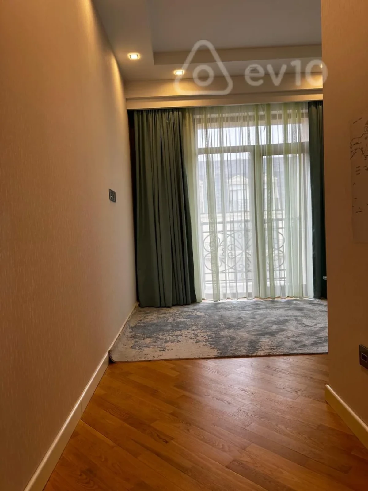 Satılır 3 otaqlı yeni tikili 110 m²