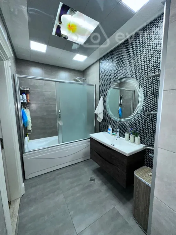 Satılır 3 otaqlı yeni tikili 110 m²