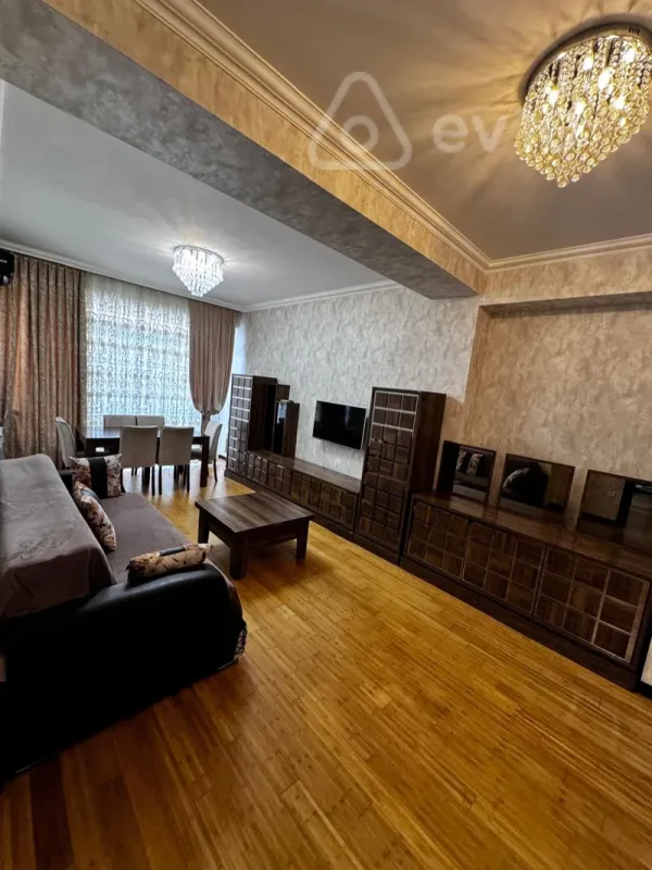 Kirayə verilir 2 otaqlı yeni tikili 75 m²
