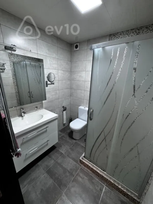 Kirayə verilir 2 otaqlı yeni tikili 75 m²