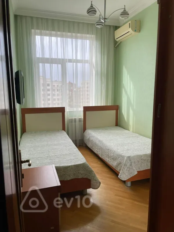 Satılır 3 otaqlı yeni tikili 100 m²