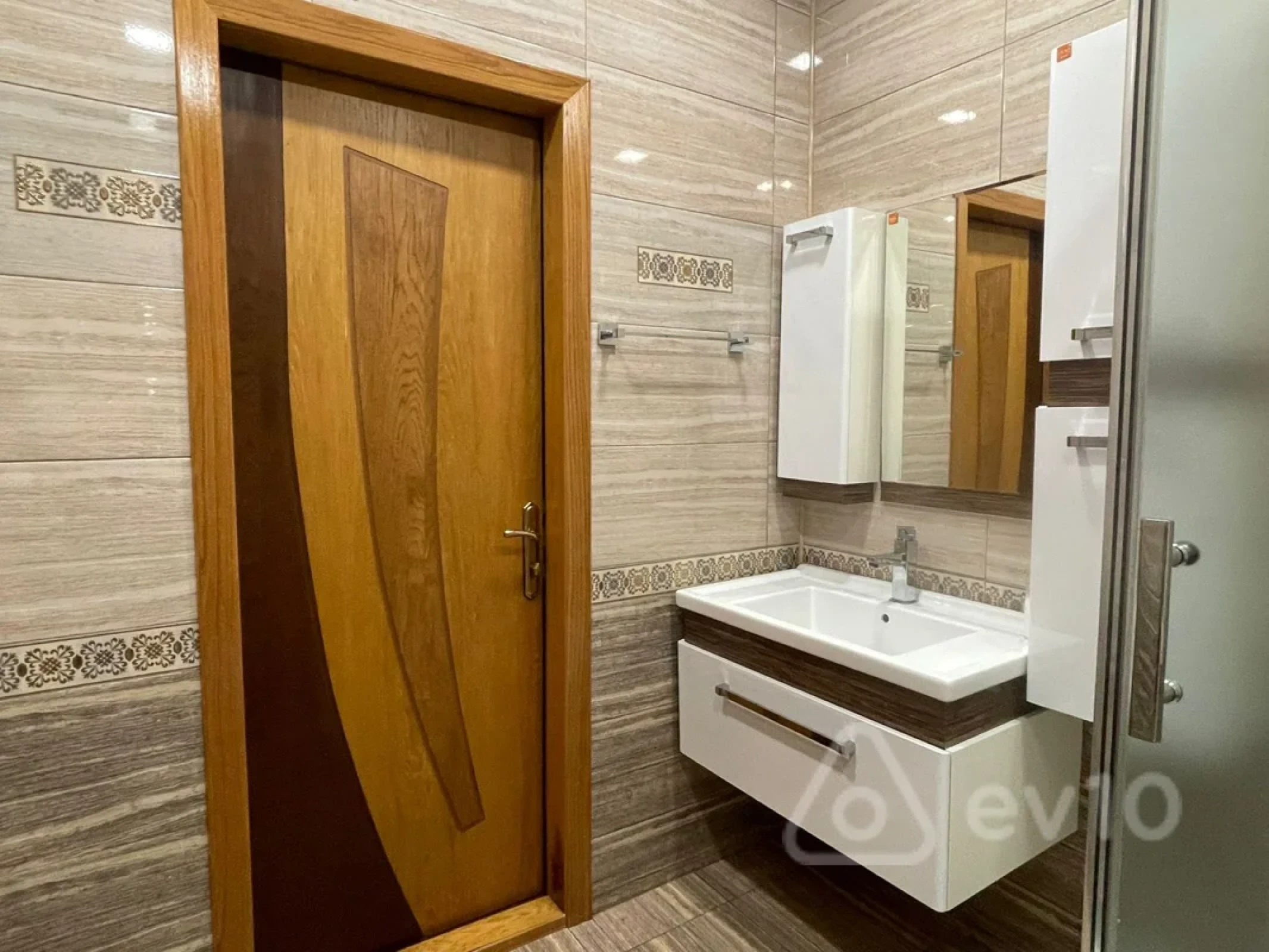 Satılır 3 otaqlı yeni tikili 100 m²