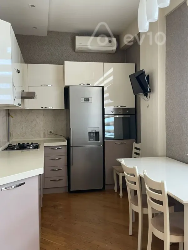 Satılır 3 otaqlı yeni tikili 100 m²