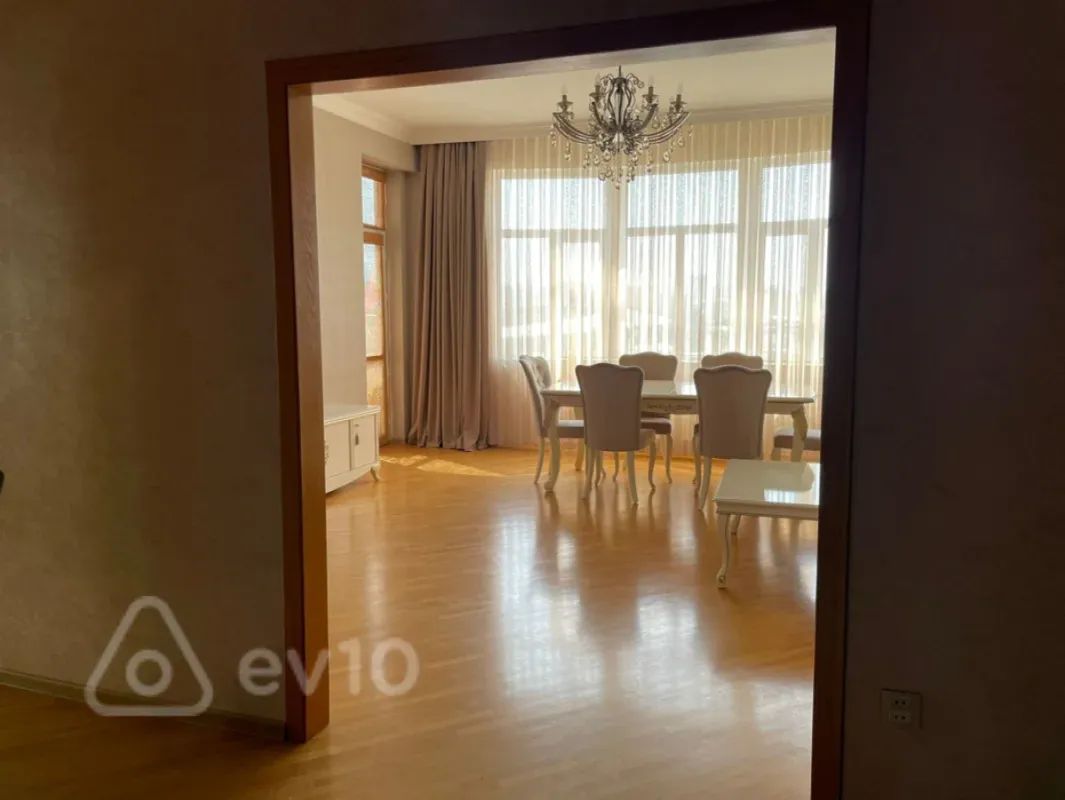 Satılır 3 otaqlı yeni tikili 100 m²