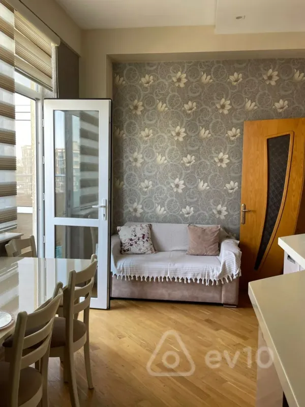 Satılır 3 otaqlı yeni tikili 100 m²