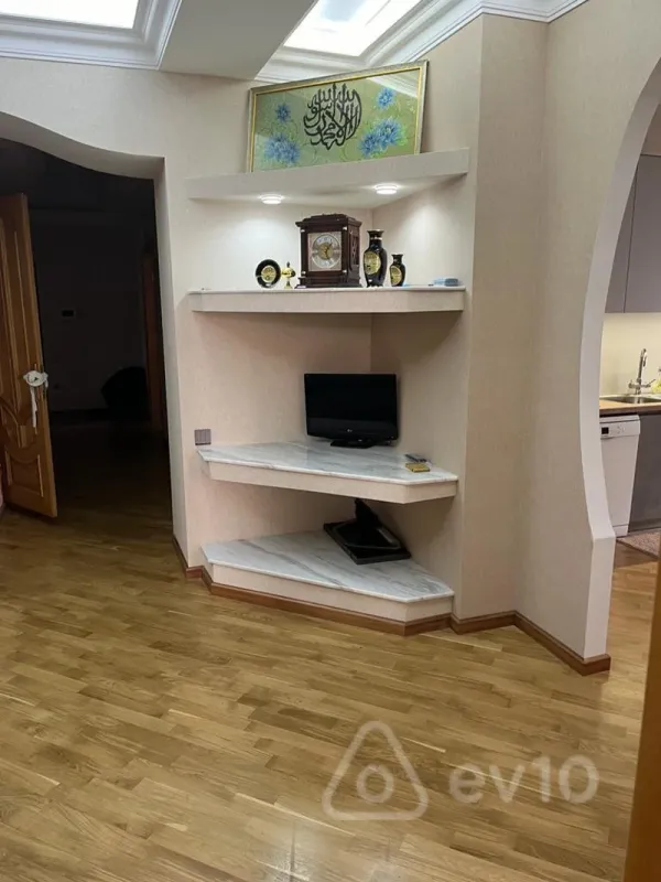 Satılır 3 otaqlı yeni tikili 154 m²