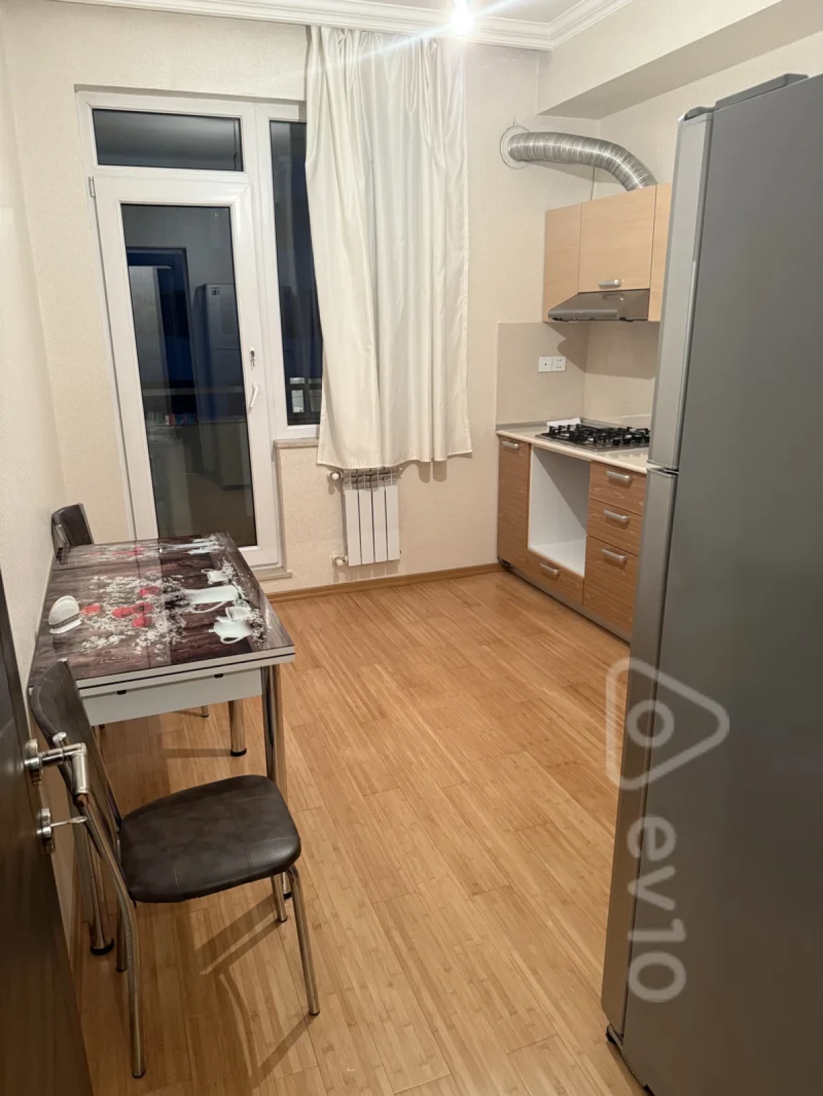 Kirayə verilir 2 otaqlı yeni tikili 70 m²