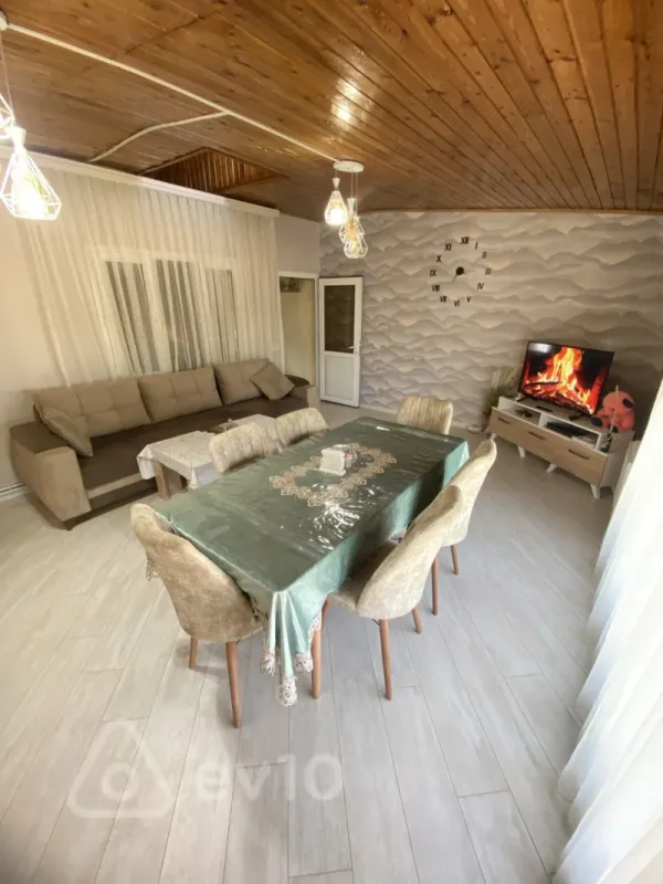 Kirayə verilir 2 otaqlı köhnə tikili 90 m²