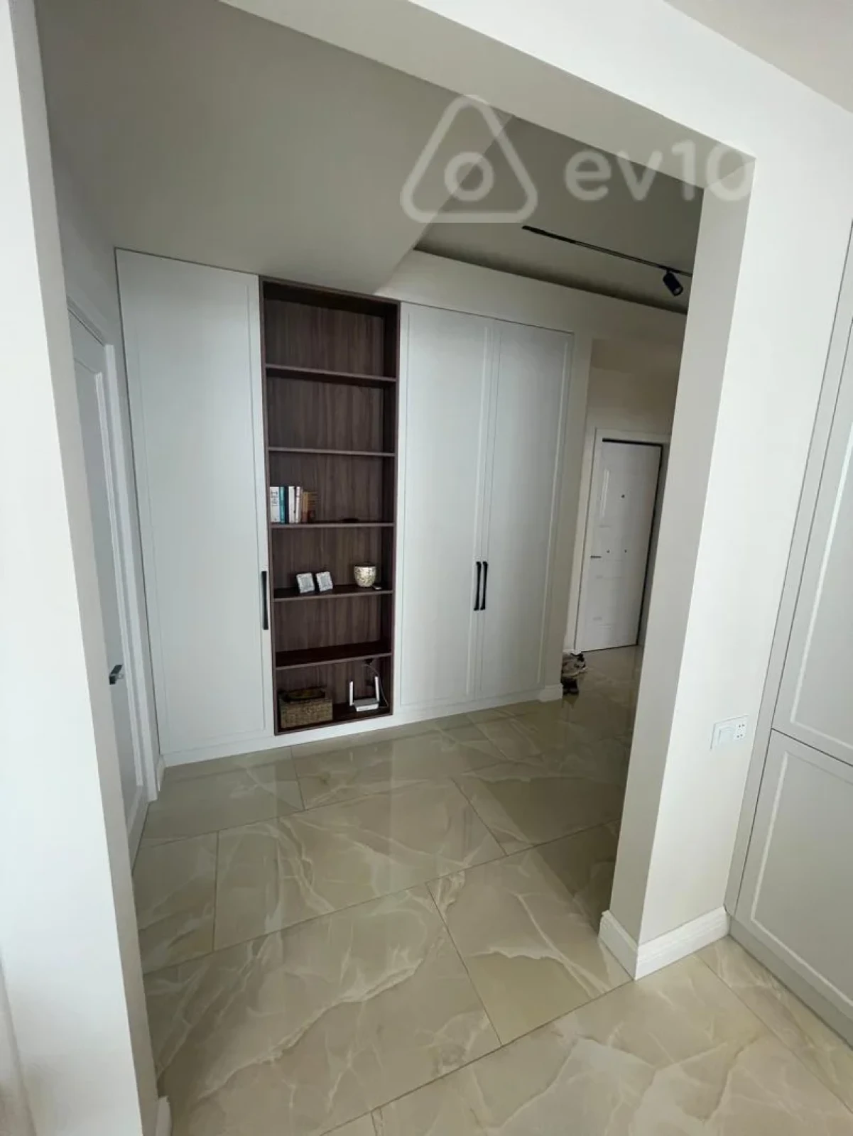 Kirayə verilir 2 otaqlı yeni tikili 90 m²