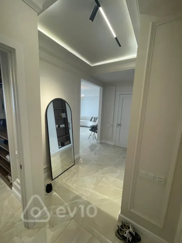 Kirayə verilir 2 otaqlı yeni tikili 90 m²