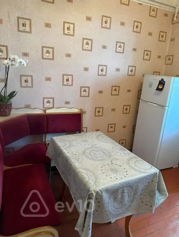 Kirayə verilir 3 otaqlı köhnə tikili 90 m²