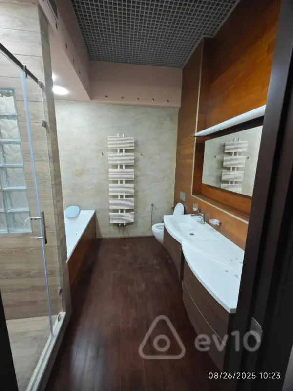 Kirayə verilir 3 otaqlı yeni tikili 190 m²