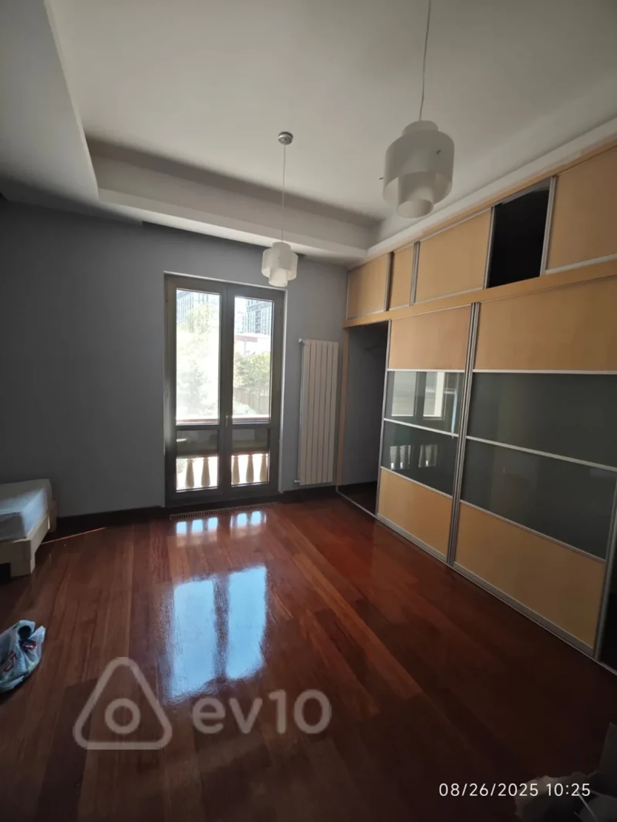 Kirayə verilir 3 otaqlı yeni tikili 190 m²