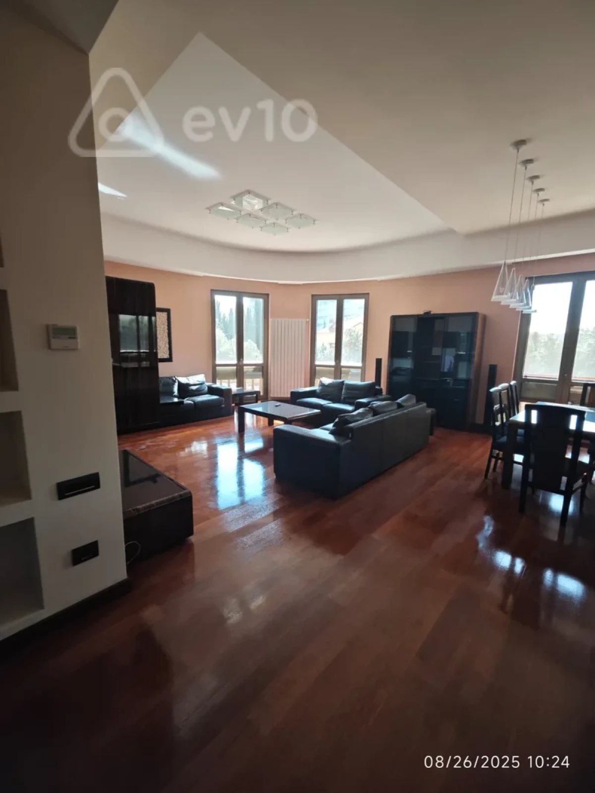 Kirayə verilir 3 otaqlı yeni tikili 190 m²