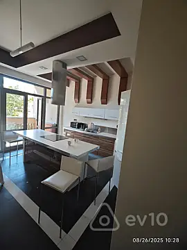 Kirayə verilir 3 otaqlı yeni tikili 190 m²