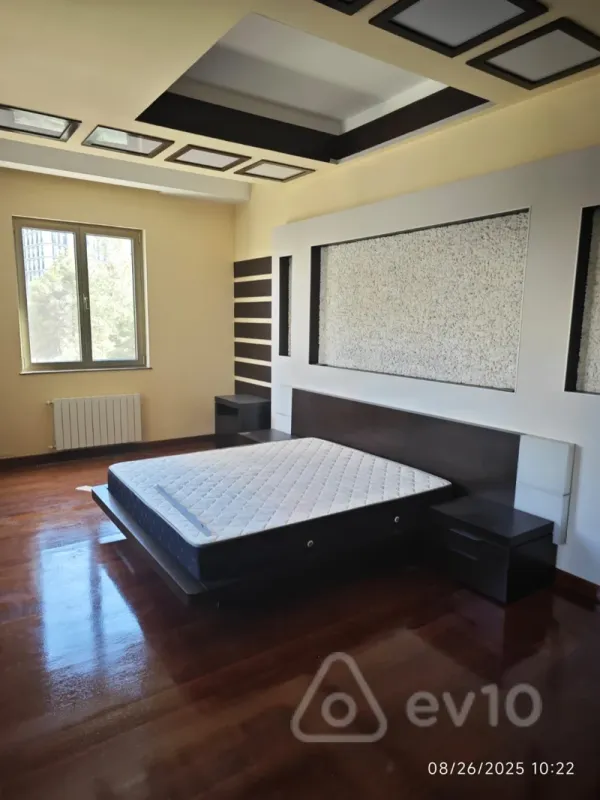 Kirayə verilir 3 otaqlı yeni tikili 190 m²