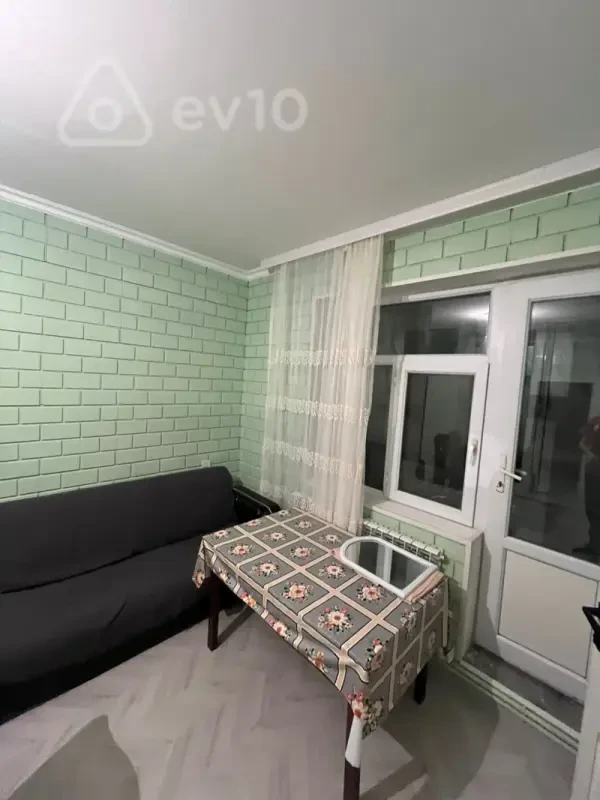 Kirayə verilir 2 otaqlı köhnə tikili 60 m²