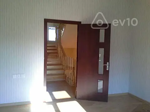 Kirayə verilir 4 otaqlı yeni tikili 220 m²