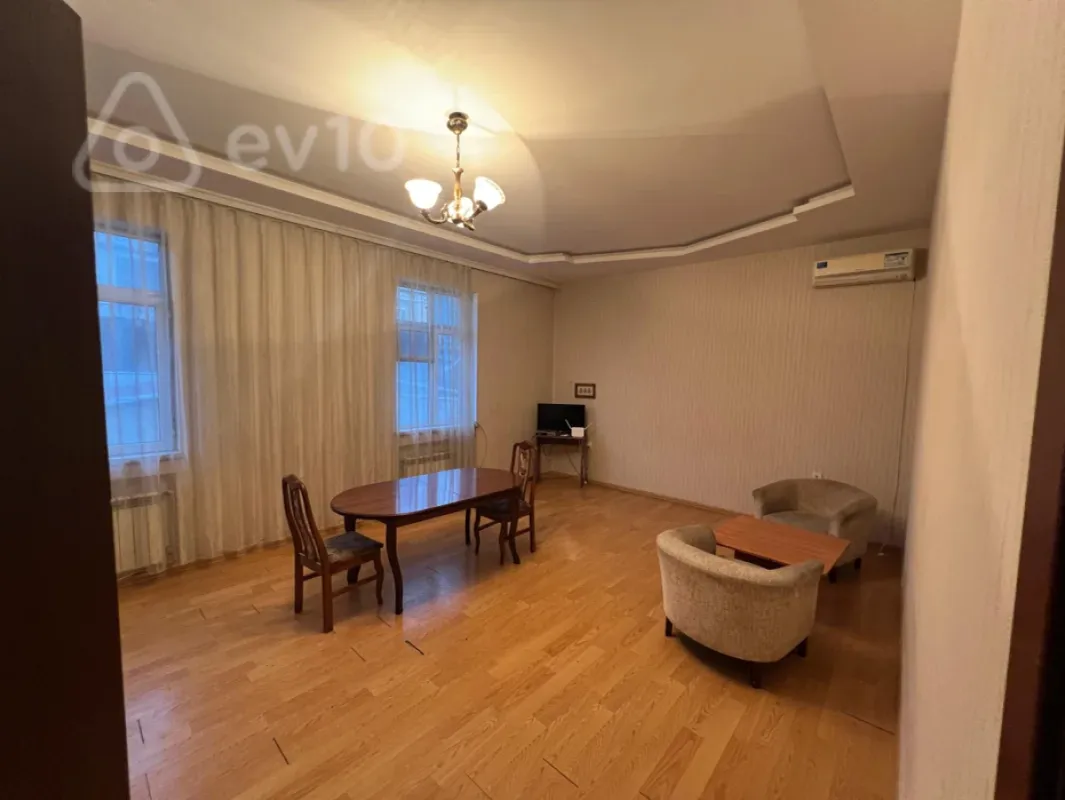 Kirayə verilir 4 otaqlı yeni tikili 220 m²