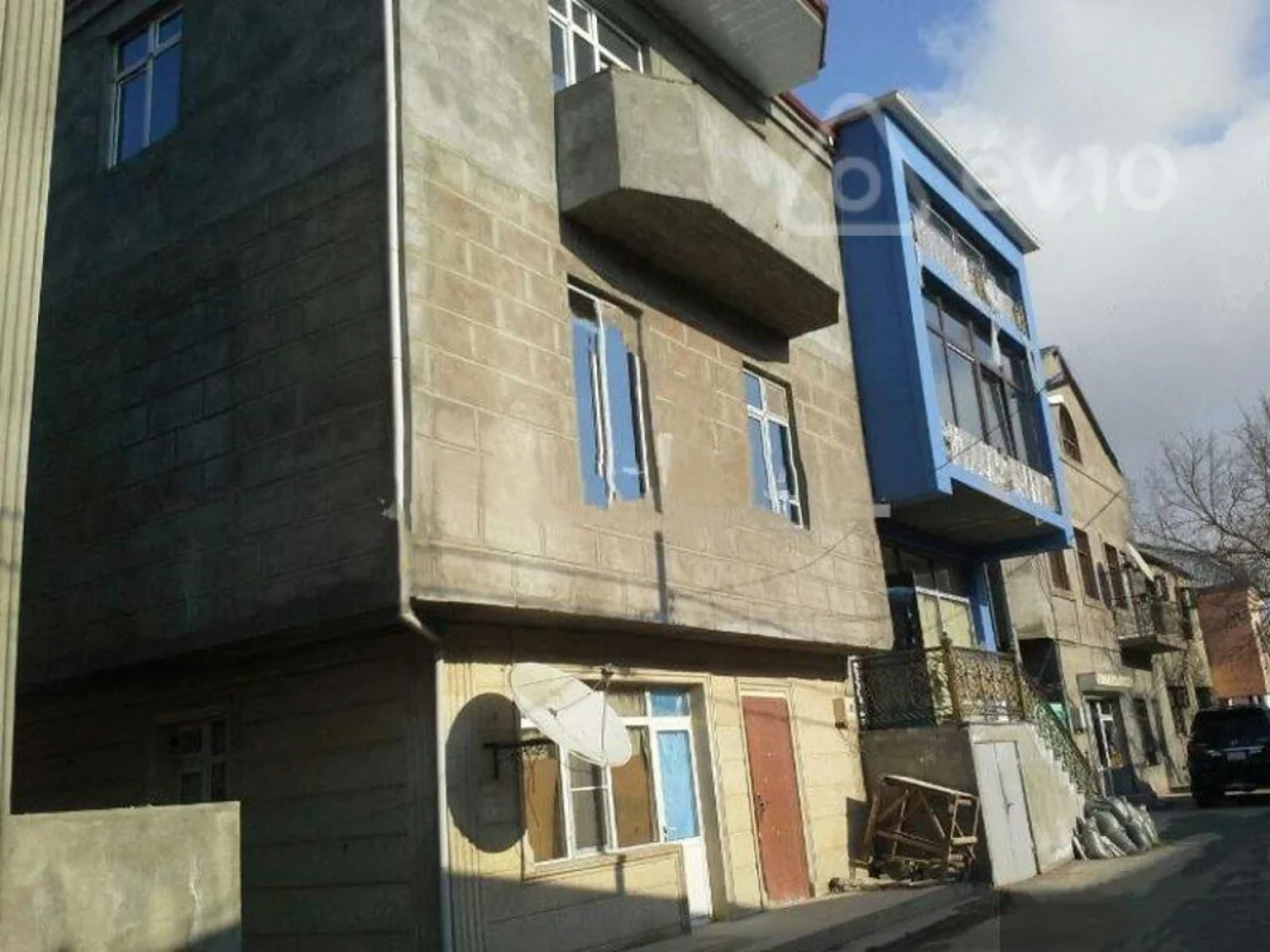 Kirayə verilir 4 otaqlı yeni tikili 220 m²