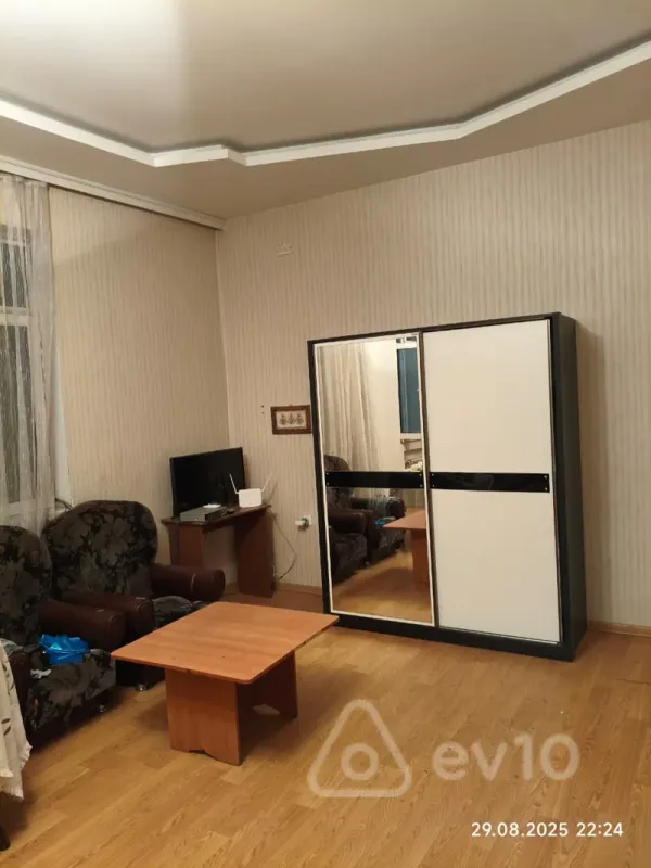 Kirayə verilir 4 otaqlı yeni tikili 220 m²