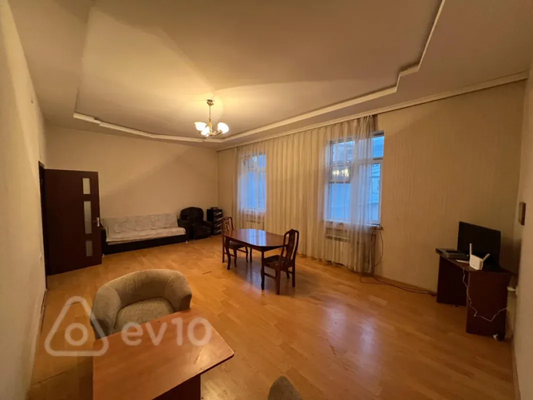 Kirayə verilir 4 otaqlı yeni tikili 220 m²