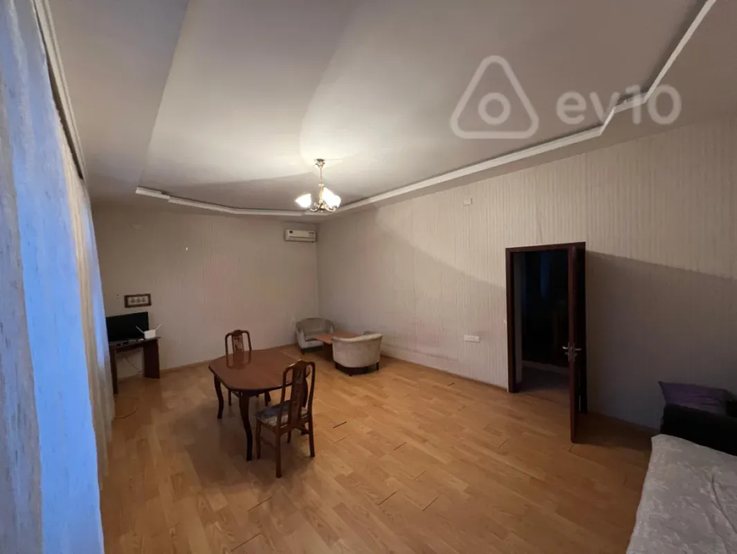Kirayə verilir 4 otaqlı yeni tikili 220 m²