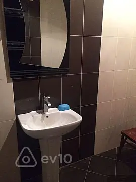 Kirayə verilir 4 otaqlı yeni tikili 220 m²