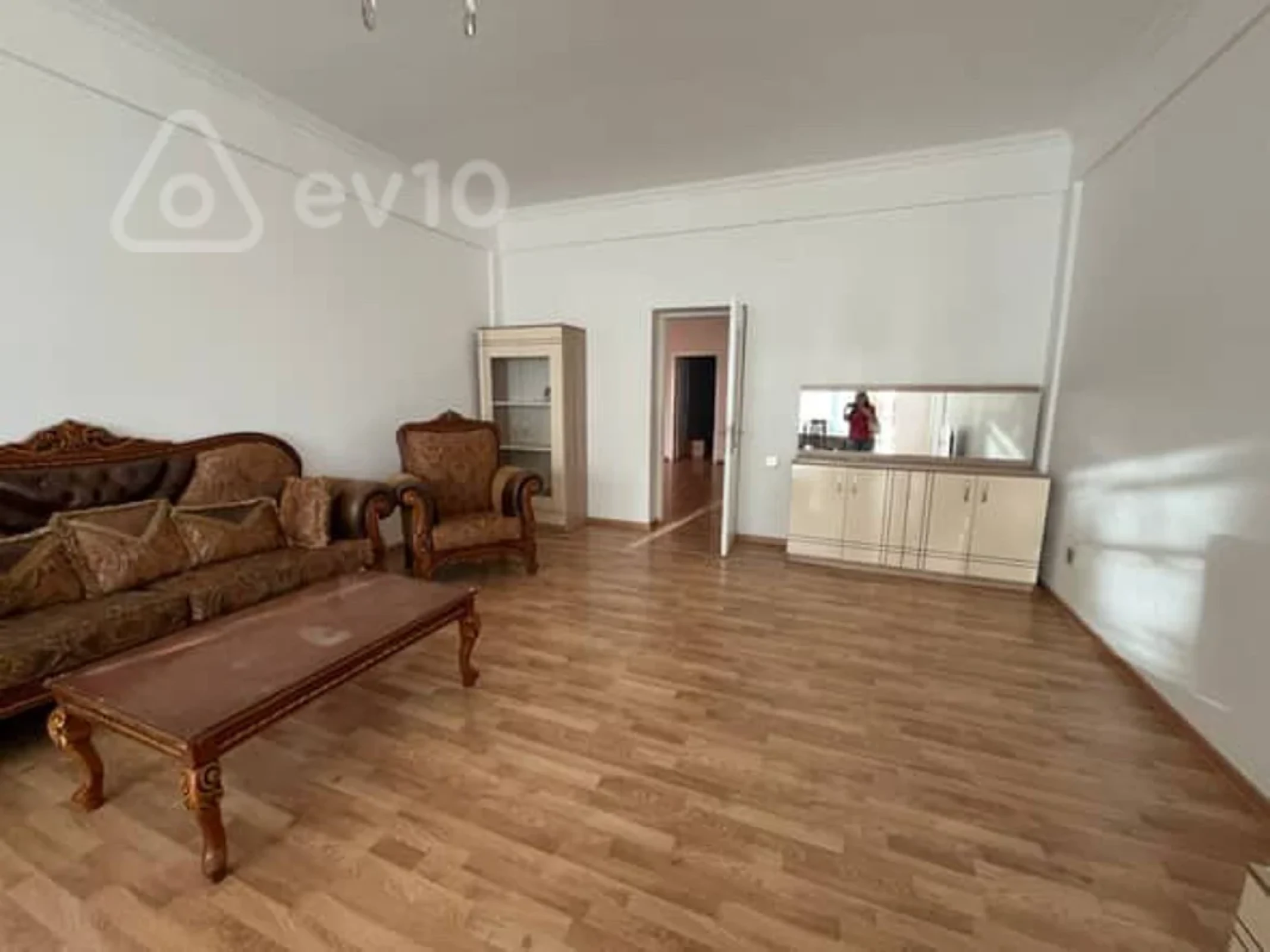 Kirayə verilir 4 otaqlı yeni tikili 15 m²