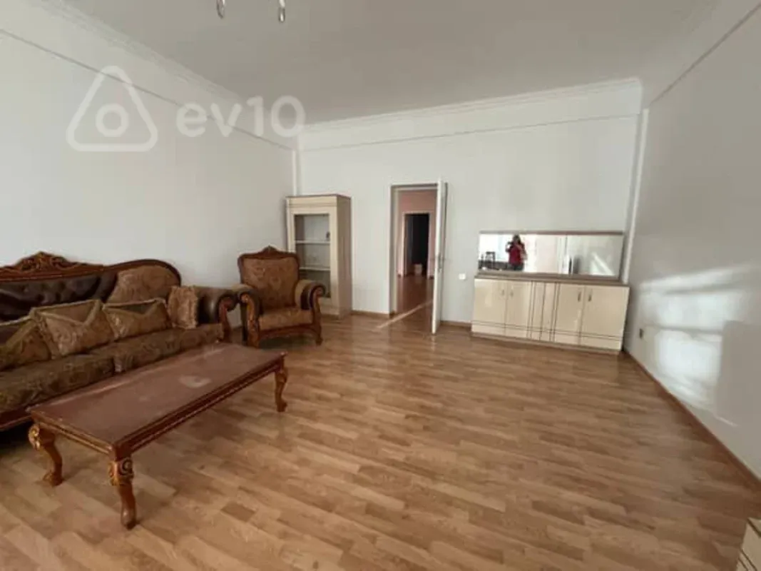 Kirayə verilir 4 otaqlı yeni tikili 15 m²
