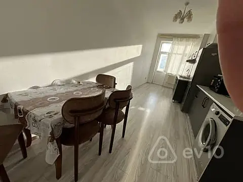 Kirayə verilir 4 otaqlı yeni tikili 15 m²