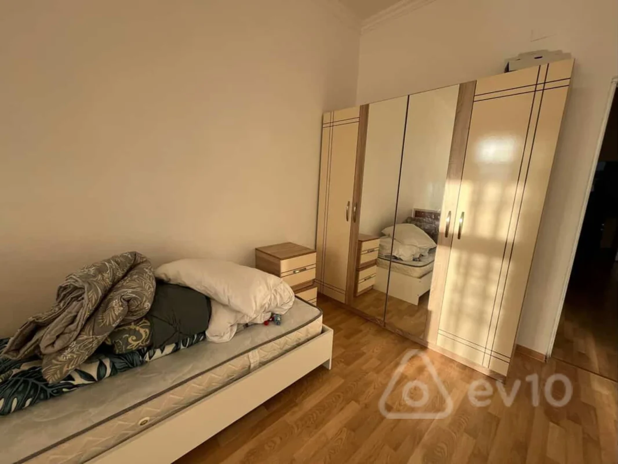 Kirayə verilir 4 otaqlı yeni tikili 15 m²